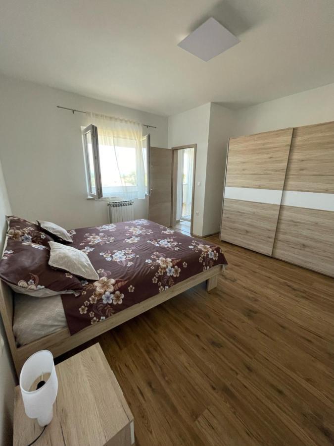Apartman Varea Ližnjan Eksteriør billede